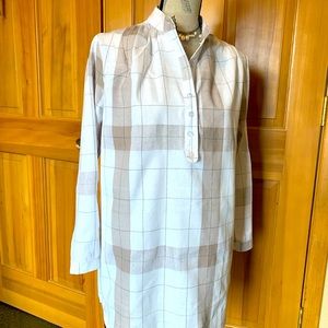 ❗️💲SALE💲❗️NWOT Light weight tunic + free necklace 🎁, warmer winter climates.